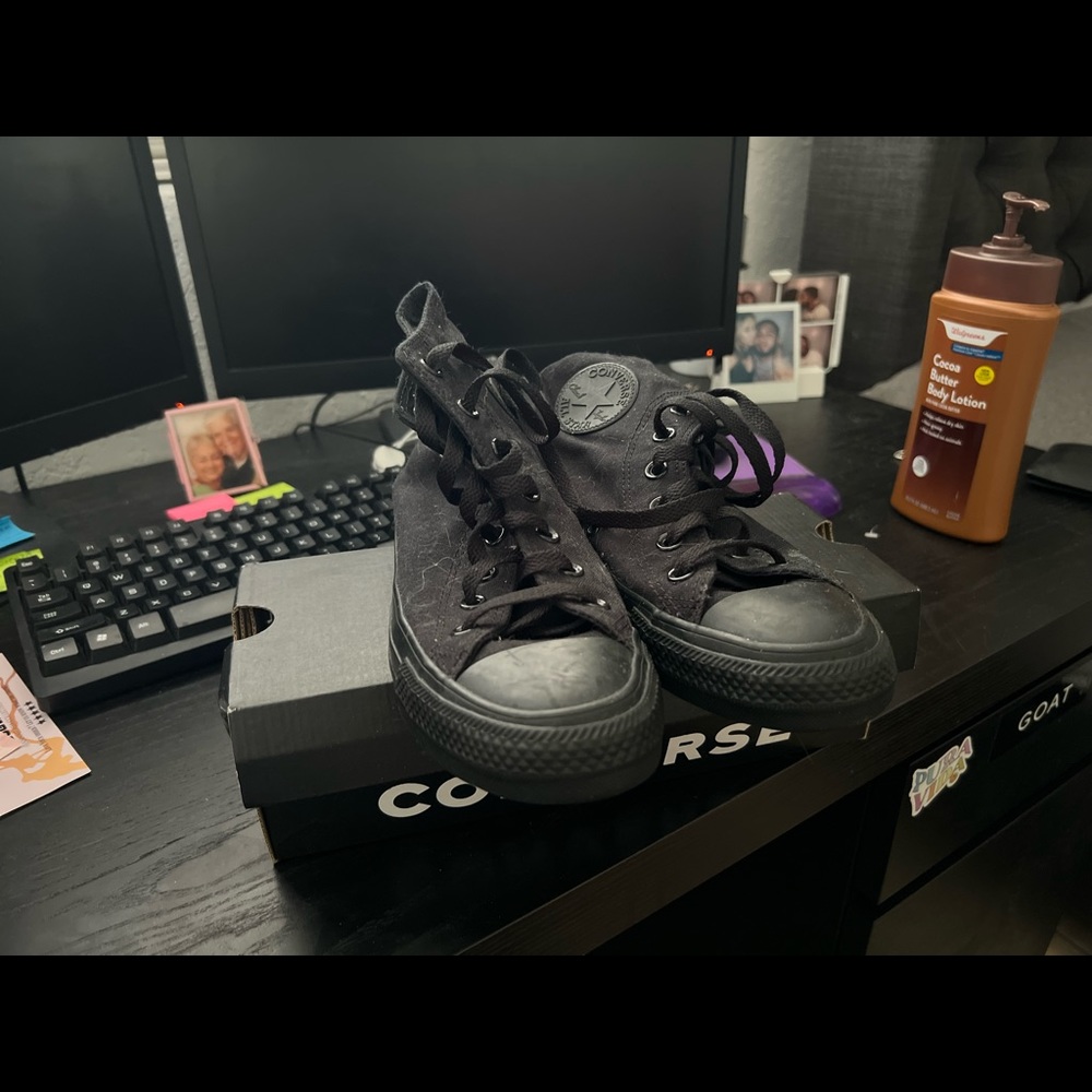 Converse shoes unisex